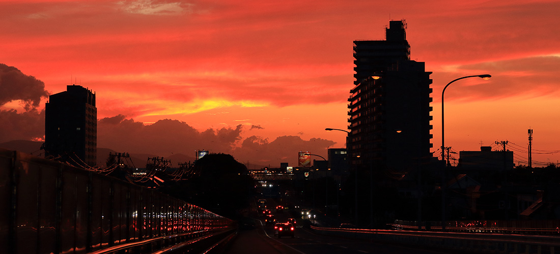 拓北・あいの里地区センター　あいの里町並の夕焼け空